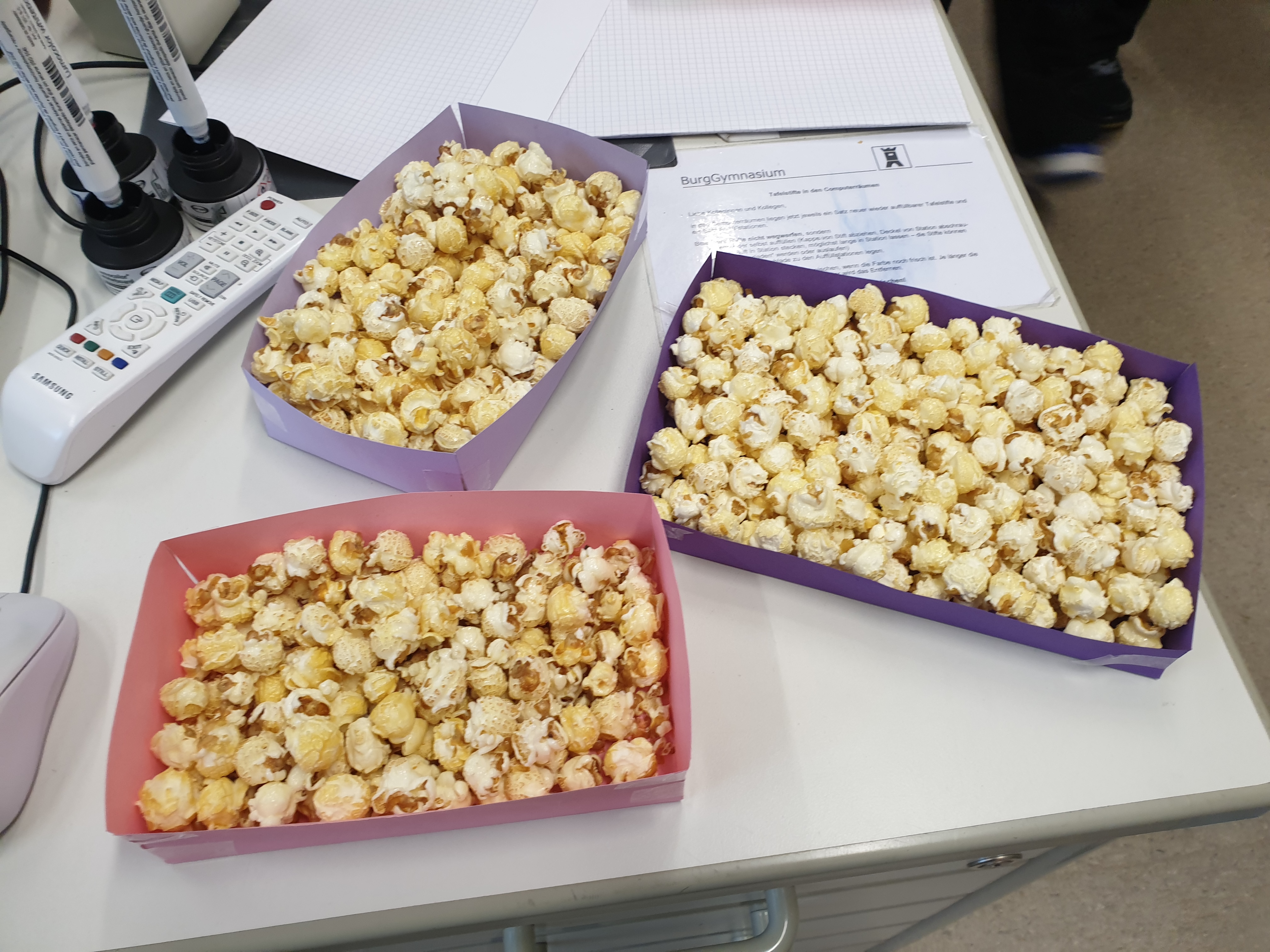 Schachteln mit Popcorn