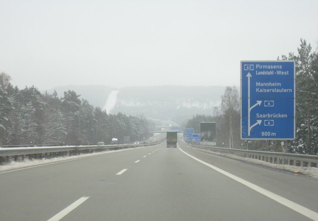 Vor dem Autobahnkreuz Landstuhl-West